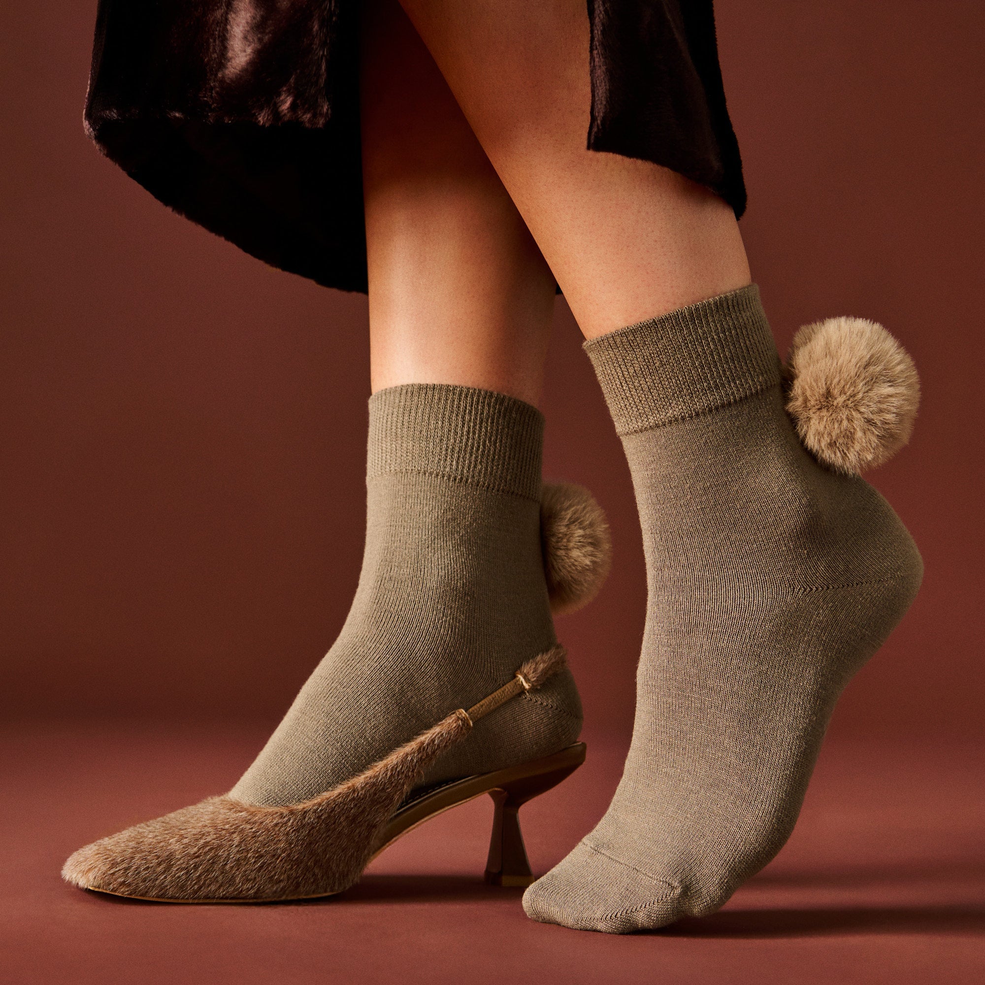 Bunny Tail Pom  Quarter Socks