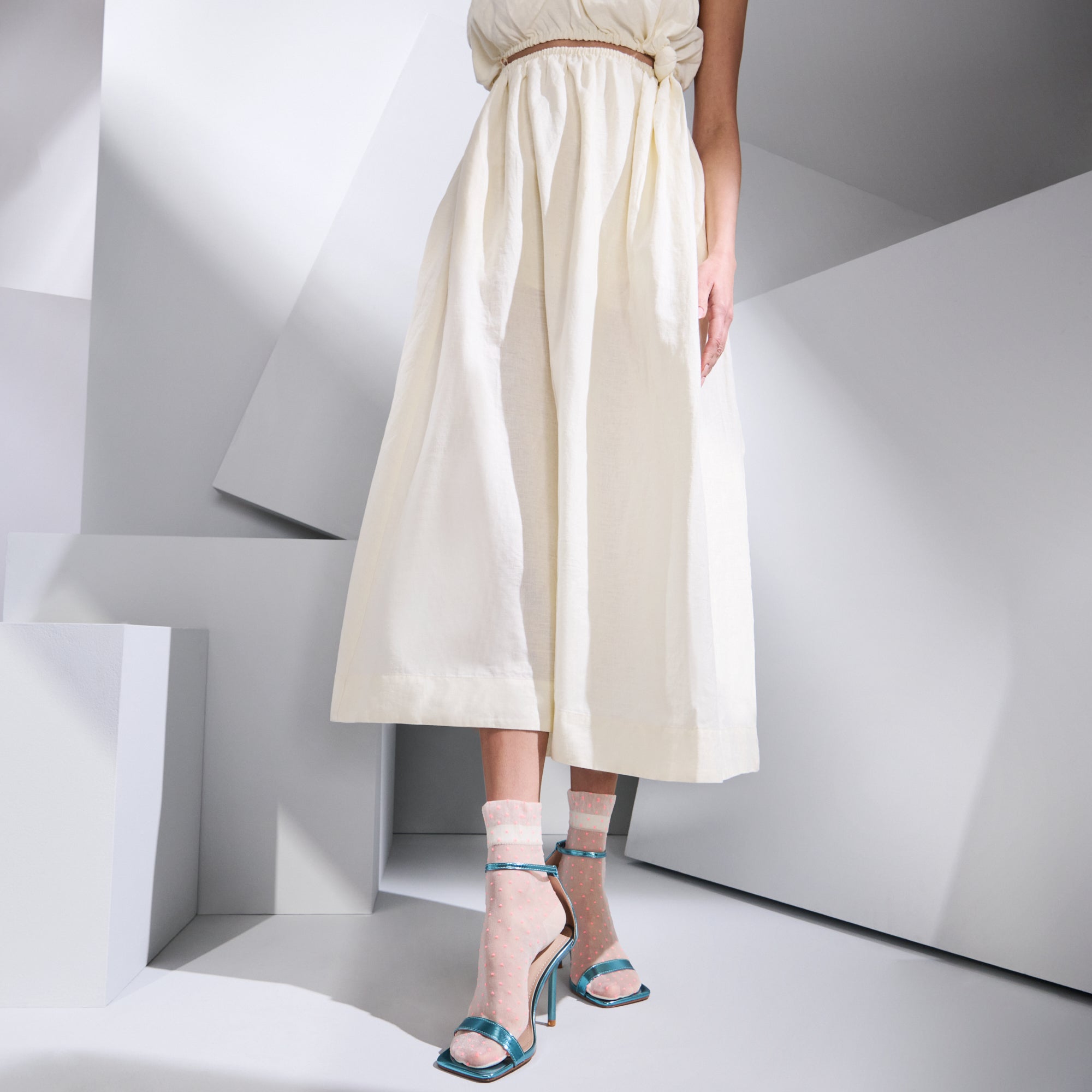 Pin Dot Quarter Socks