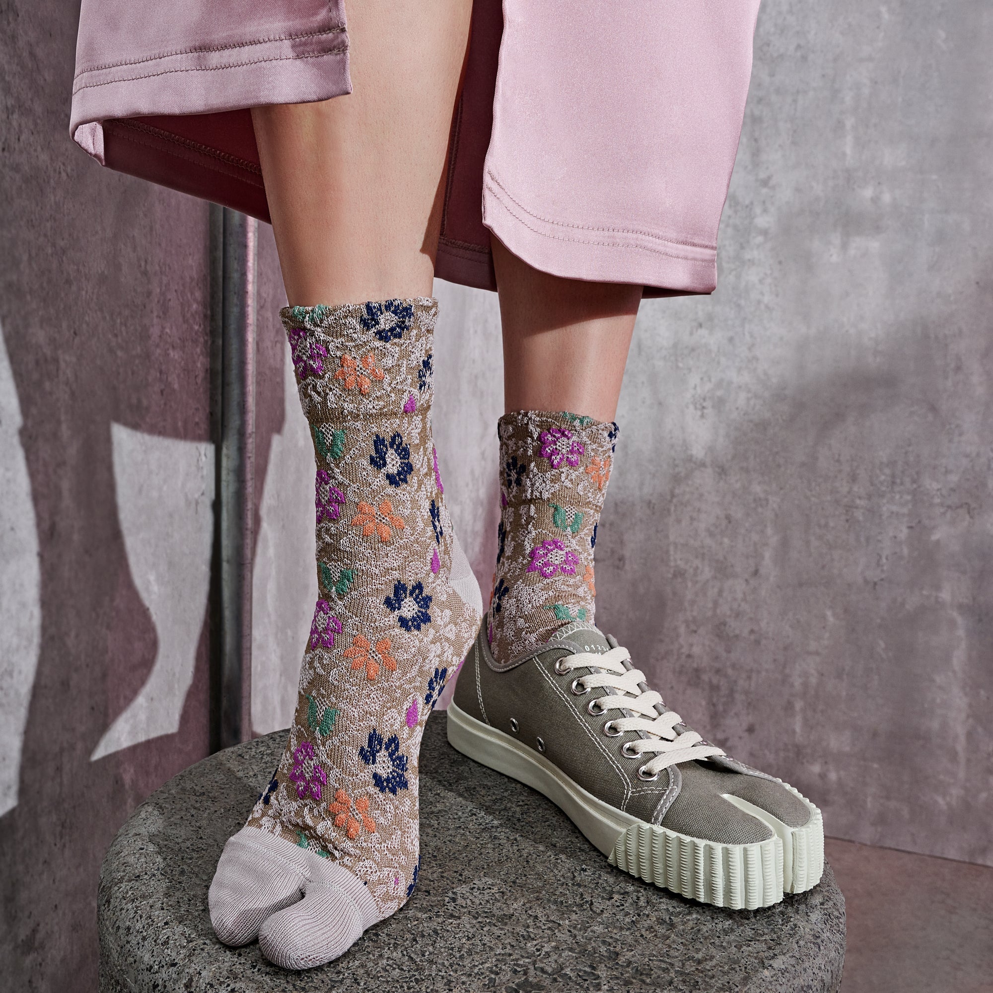Float Flower Cotton Tabi  Crew Socks