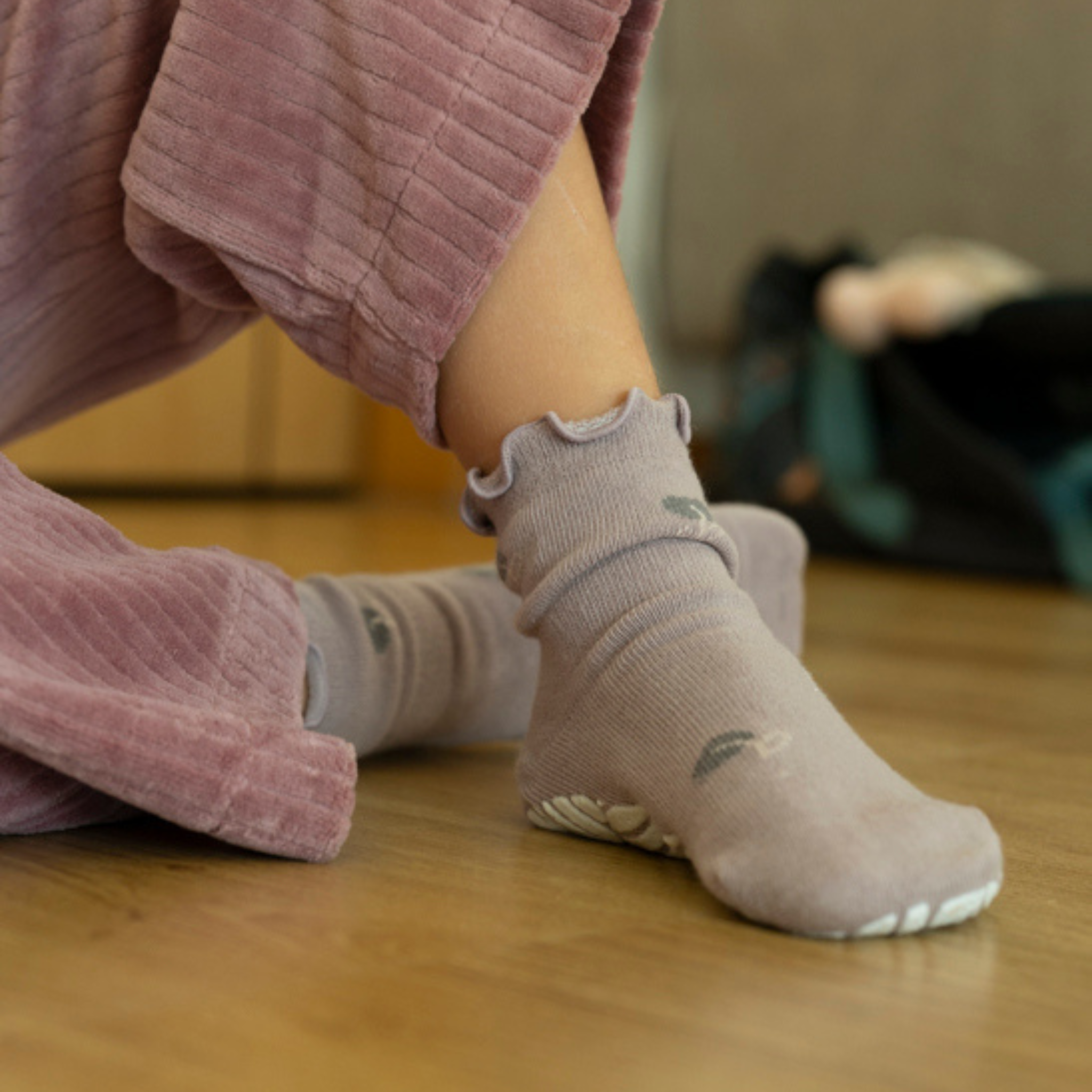 Little Wonder Things - Extra Warm- 4 Pairs of Stay-On Baby & Toddler Non-Slip Socks