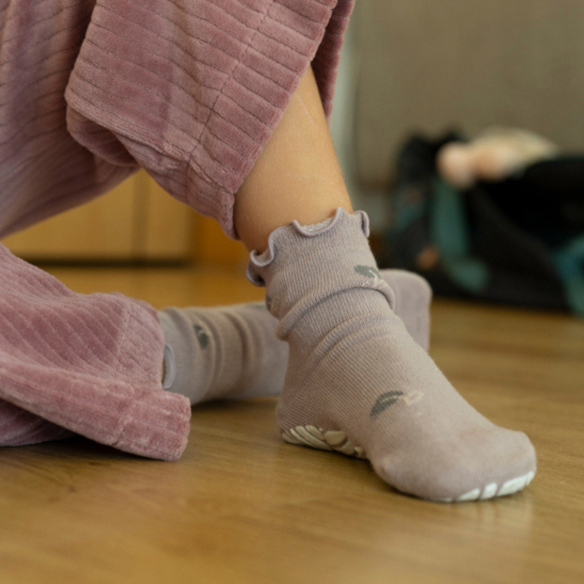 New- Little Wonder Things- Organic- 4 Pairs of Stay-On Baby & Toddler Non-Slip Socks