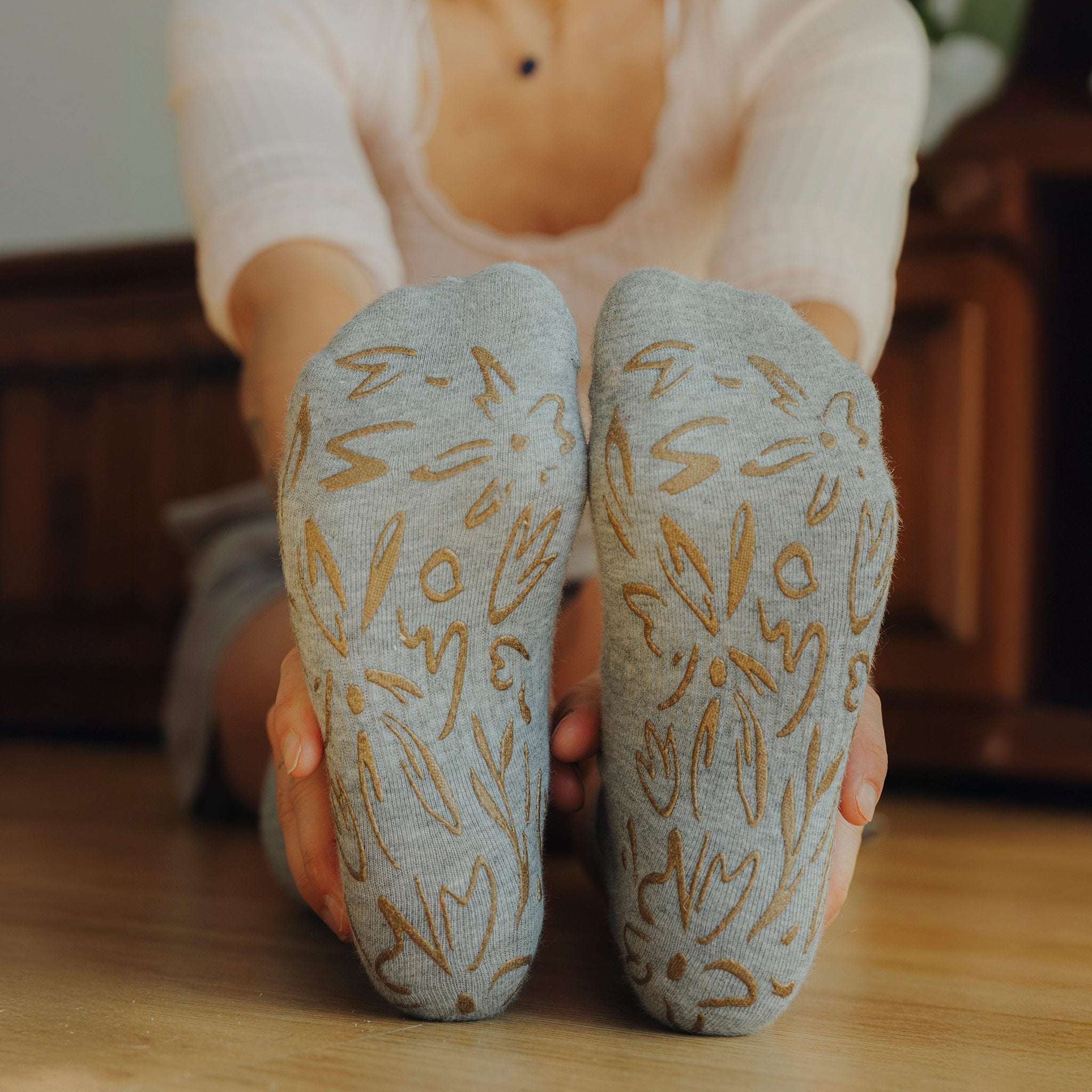 New- Adult Organic Cotton Non-Slip Socks- Grey- 2 Pairs