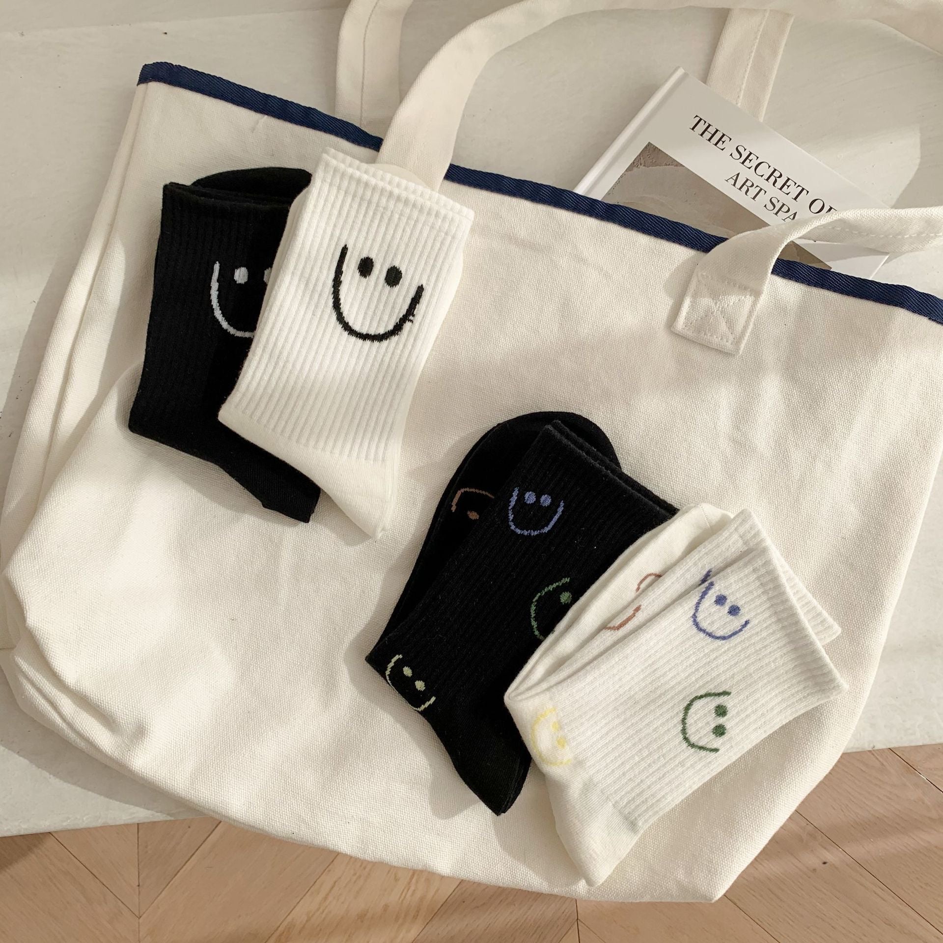 Women's Minimal Smiley Face Socks